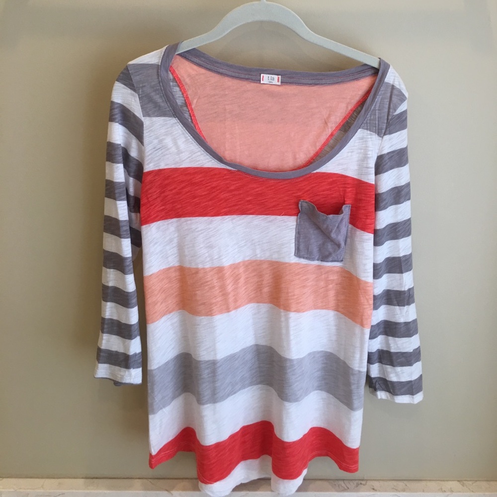 Anthropologie Woman’s tee by t.la Size Small
